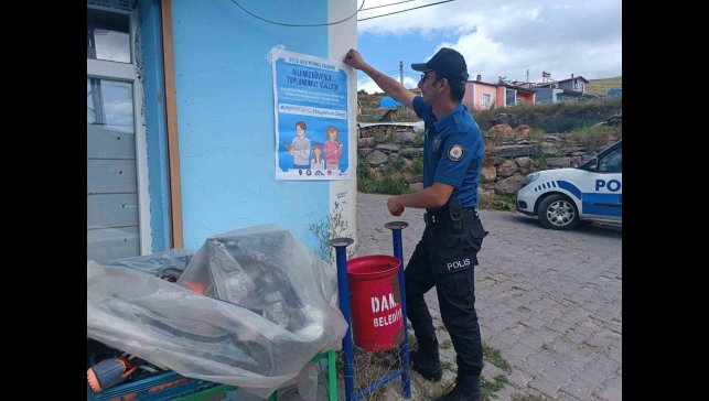 Ardahan'da polis ekiplerinden vatandaşa broşürlü uyarı