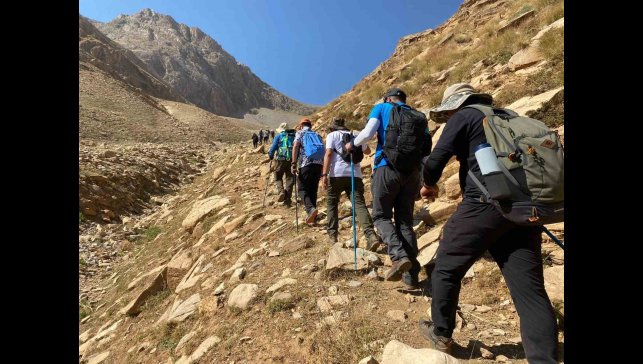 Doğaseverler, Gevaş-Bahçesaray arasında 20 kilometrelik tarihi kervan yolunda yürüdü