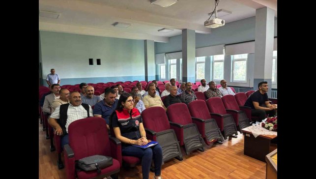 Susuz'da Mera Kanunu ve Köy Kanunu bilgilendirme toplantısı yapıldı