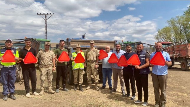 Arpaçay'da jandarma çiftçileri bilgilendirdi