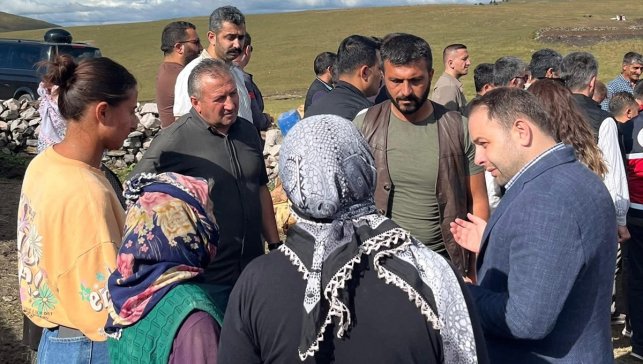 AK Parti Ardahan Milletvekili Koç, şap hastalığının görüldüğü köylerde incelemede bulundu