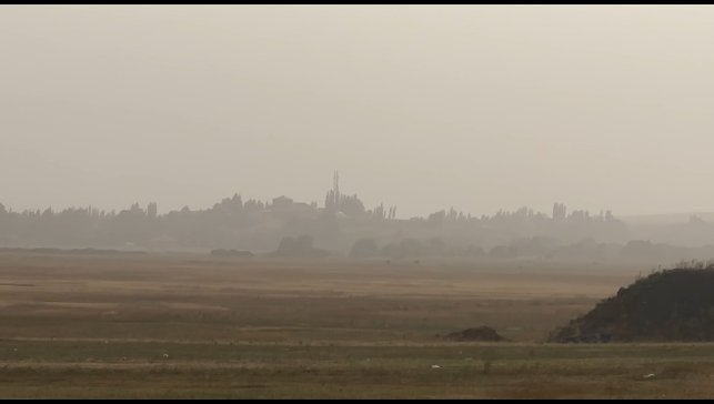 Irak ve Suriye'den gelen toz bulutu Yüksekova'yı kapladı