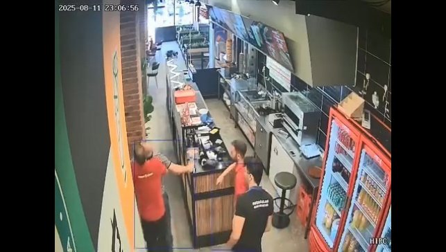 Heimlich manevrası ile müşterisinin hayatını kurtardı