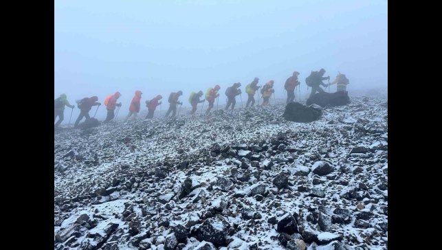 Vanlı dağcılar 7 günde Türkiye'nin en yüksek üç zirvesine çıktı