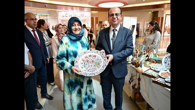 Yeşilyurt'ta kadınların el emeği eserleri sergilendi