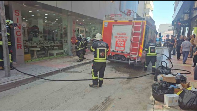 Elazığ'da apartman dairesinde korkutan yangın