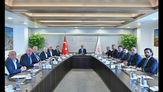 Bakan Uraloğlu ile ulaşım zirvesinde bir araya geldiler