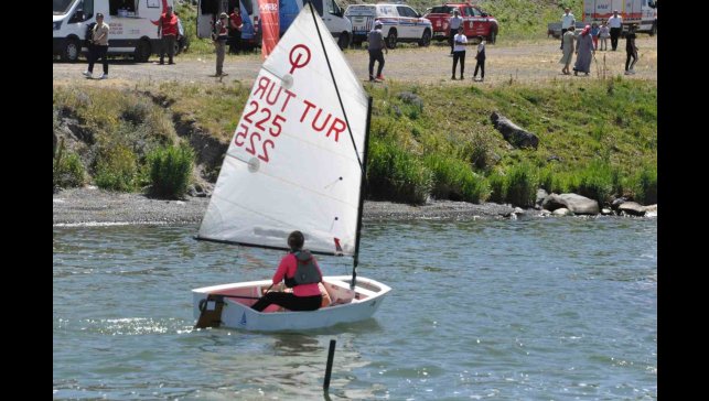 Kars'ın mavi incisi Çıldır Gölü'nde yelkenler fora