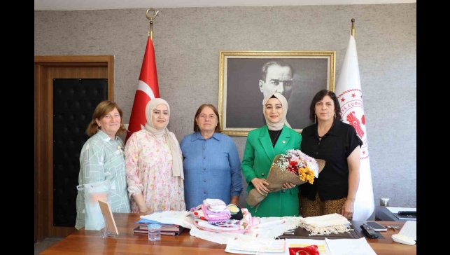 Kaymakam hanıma, mahalleliden anlamlı ziyaret