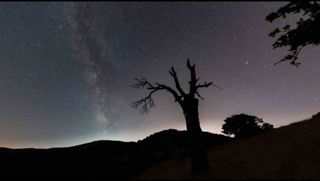 Sağlık çalışanı, 4 bin yıllık Harput'ta meteor yağmurunu fotoğrafladı