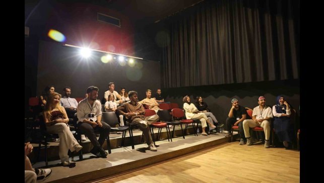 Bilet alan seyirci, bu kez oyuna dahil oldu