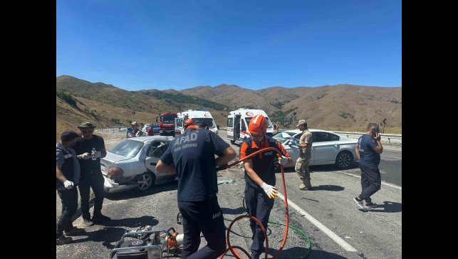 Erzincan'da kaza: 3 ölü, 6 yaralı