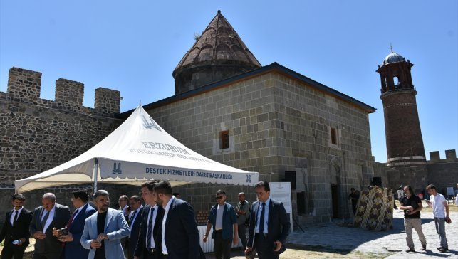 Erzurum'un ilk mescidinde 9 yıl sonra toplu namaz kılındı