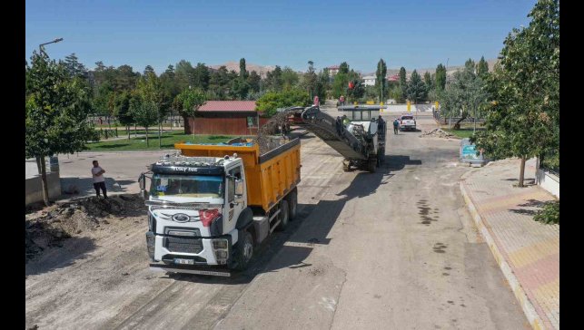 Van Büyükşehir Belediyesi Suvaroğlu Caddesi'nde çalışmalara başladı