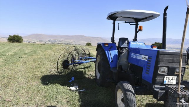 Erzurum'da babasının kullandığı traktörün altında kalan çocuk öldü