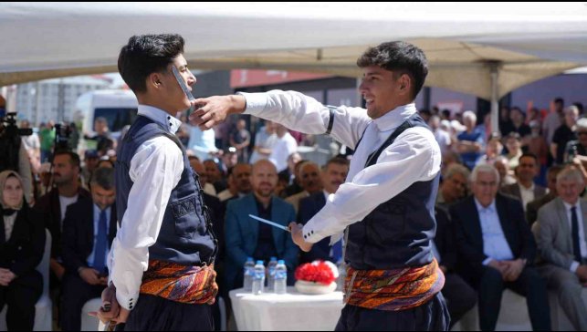 Erzurum'da halk pazarı açıldı
