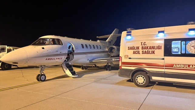 Ağrı'da trafik kazasında yaralanan çocuk ambulans uçakla Ankara'ya nakledildi