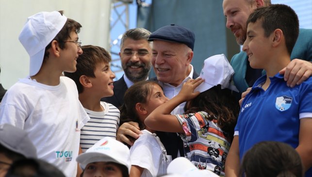 Dünya Etnospor Birliği Başkanı Bilal Erdoğan, Erzurum'daki yaz okulları programında konuştu: