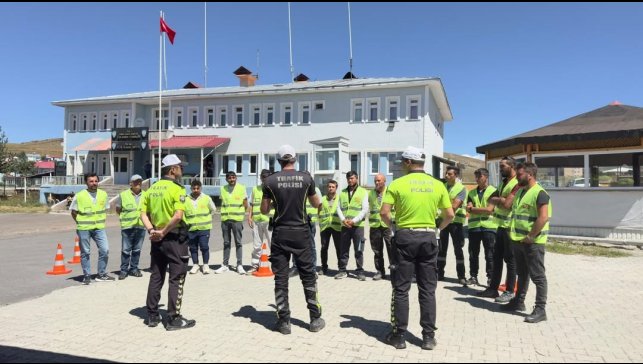 Motosiklet sürücülerine "2 Teker 1 Hayat" eğitimi verildi