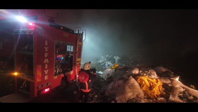 Çöp toplama merkezinde yangın