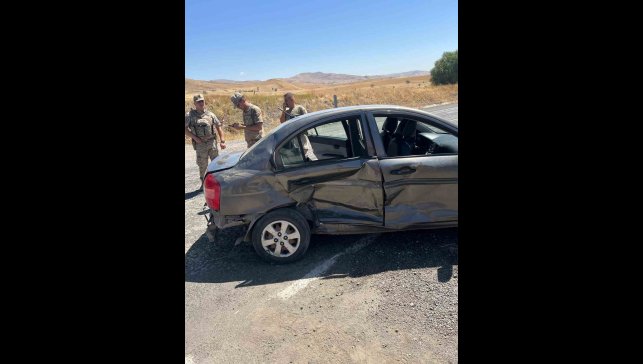 Varto'da otomobiller çarpıştı: 8 yaralı