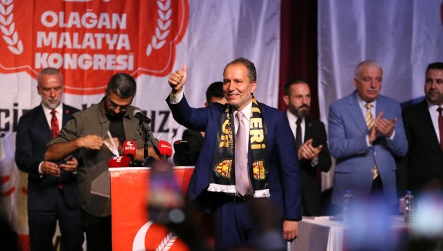 Yeniden Refah Partisi Genel Başkanı Erbakan, partisinin Malatya kongresinde konuştu: