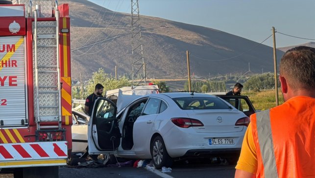 Erzurum'da iki otomobilin çarpıştığı kazada 4 kişi öldü