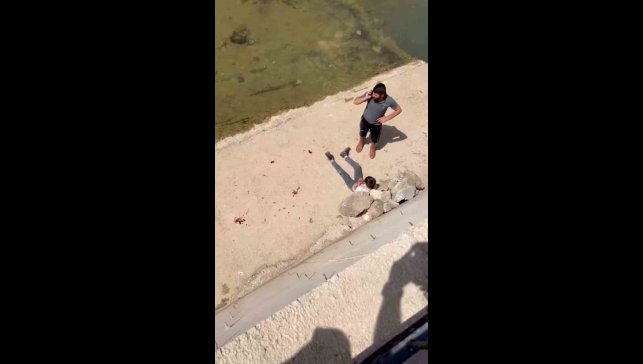 Hakkari'de duvardan dereye düşen çocuk ölümden döndü