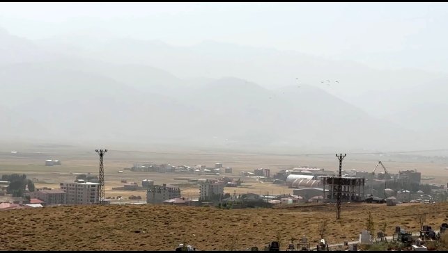 Yüksekova'da toz taşınımı etkili oldu