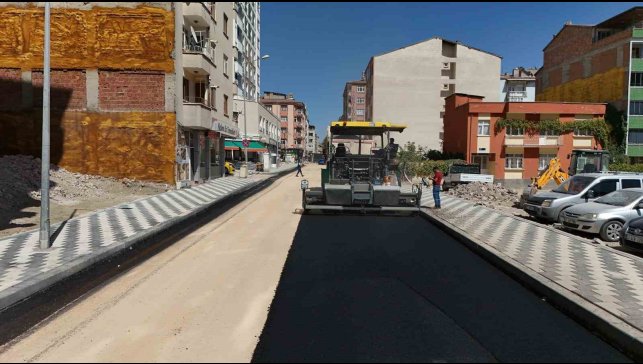 Elazığ'da yol yenileme çalışmaları devam ediyor