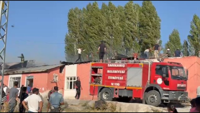Kars'ta evde yangın paniğe neden oldu