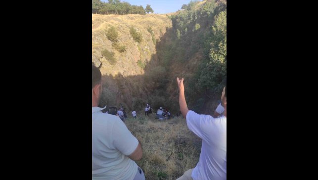 Bitlis'te otomobil uçuruma yuvarlandı: 1 ağır yaralı