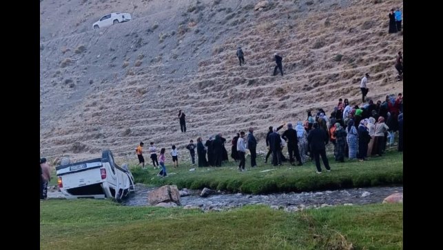 Van'da kamyonet uçuruma yuvarlandı: 6 yaralı