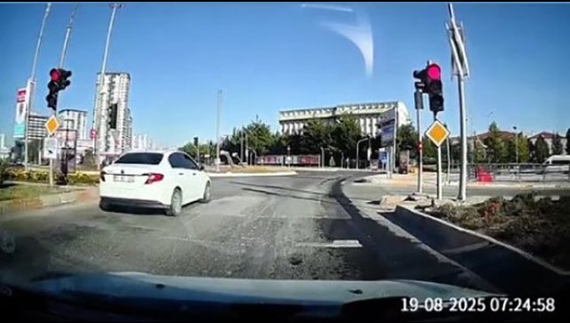 Sürücülerin kırmızı ışık ihlalleri kameralara yansıdı