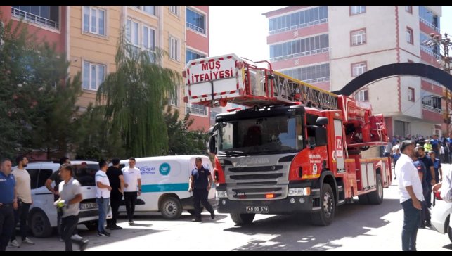 Muş'ta 7 katlı binada yangın: 6 kişi hastaneye kaldırıldı