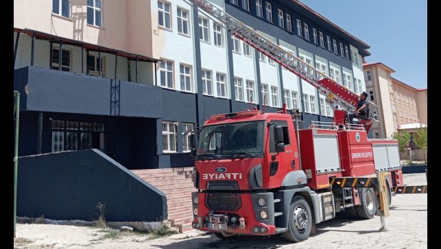 Esendere Belediyesi'nden eğitime anlamlı destek: Ortaokulun boya ihtiyacı karşılandı