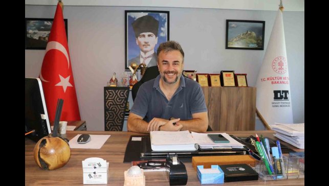 16 yaşında tanıştığı devlet tiyatrosuna müdür oldu