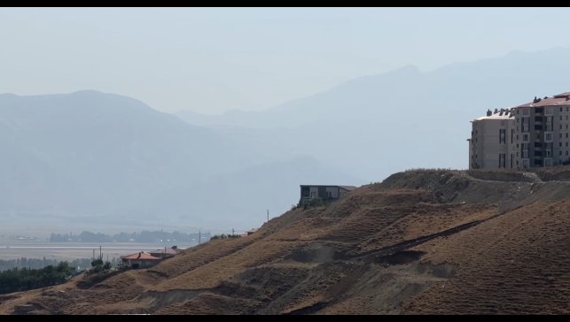 Yüksekova'yı toz bulutu kapladı: Cilo dağları gözden kayboldu