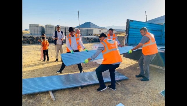 Patnos'ta mağdur aileye destek oldular