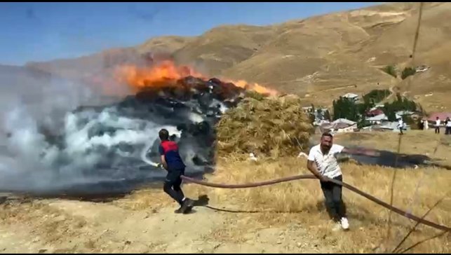Yüksekova'da anız yangını: "4 bin bağ ot kül oldu"