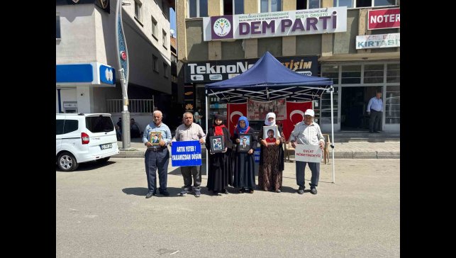 Muşlu ailelerin DEM Parti önündeki eylemi sürüyor