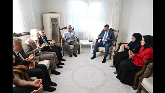 Vali Çiftçi'den şehit ailesine ziyaret