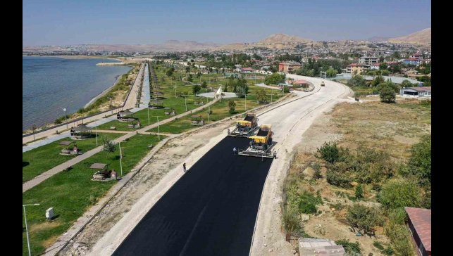 Van Gölü gerdanlığı sahil yolunda 3. etap çalışmaları devam ediyor