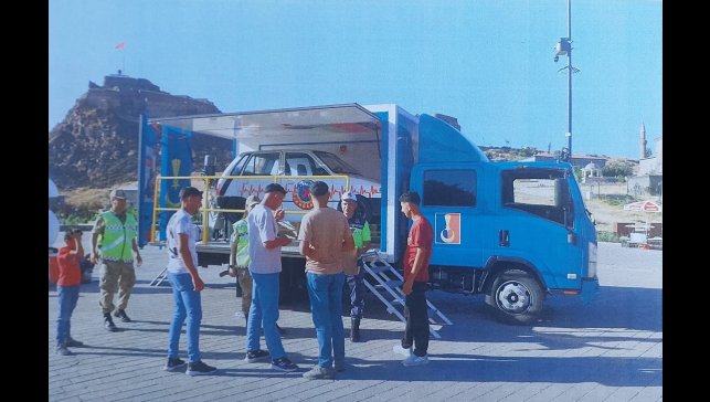 Kars'ta jandarmadan simülasyonlu emniyet kemeri uygulaması