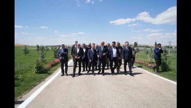 Bakan Yardımcısı Aktaş'tan Malazgirt Zaferi etkinlik alanında inceleme