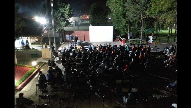 Kars'ta yükümlülere film gösterisi yapıldı