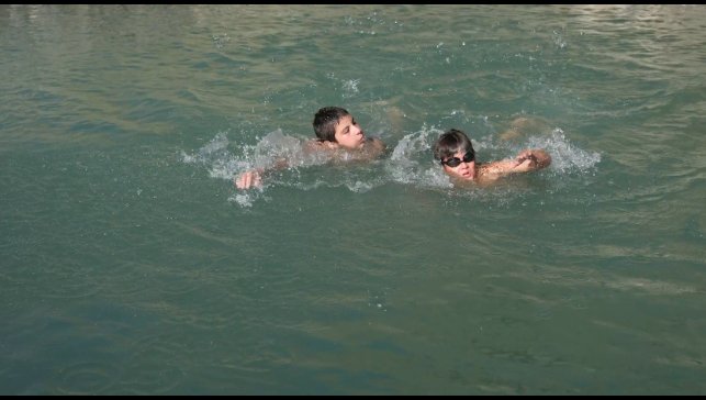 Erzincan'da çocuklar hem serinliyor hem de eğleniyor!