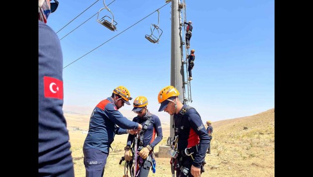 Van'da AFAD ekiplerine teleferik ve telesiyejden kurtarma eğitimi