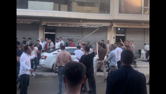 Hakkari'de taşlı ve sopalı kavga: 3 yaralı