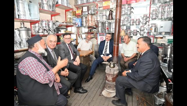 Vali Çiftçi, Kavaflar çarşısı esnafını ziyaret etti